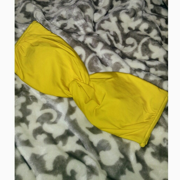 Twist Bandeau Swimsuit Top - Picture 1 of 2