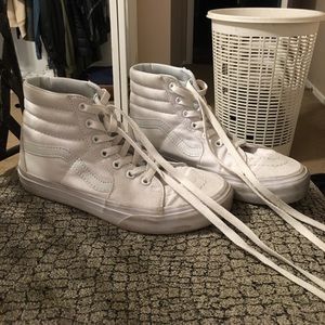 White sk8-hi's