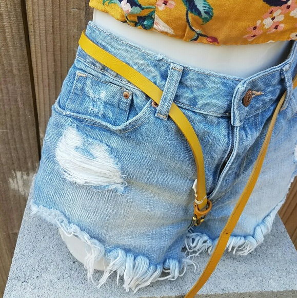 Women ripped jean Shorts - Picture 2 of 5