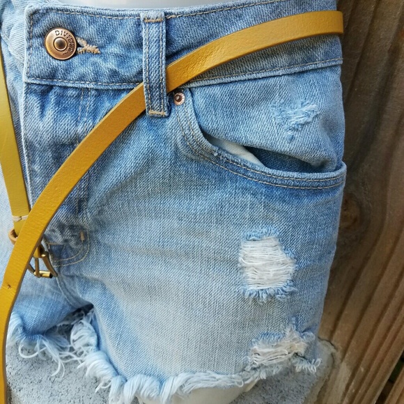 Women ripped jean Shorts - Picture 3 of 5