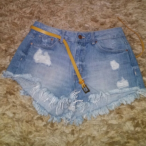 Women ripped jean Shorts - Picture 4 of 5
