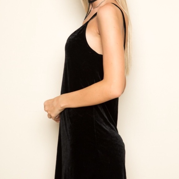 Brandy Melville Jackie velvet dress - Picture 2 of 4