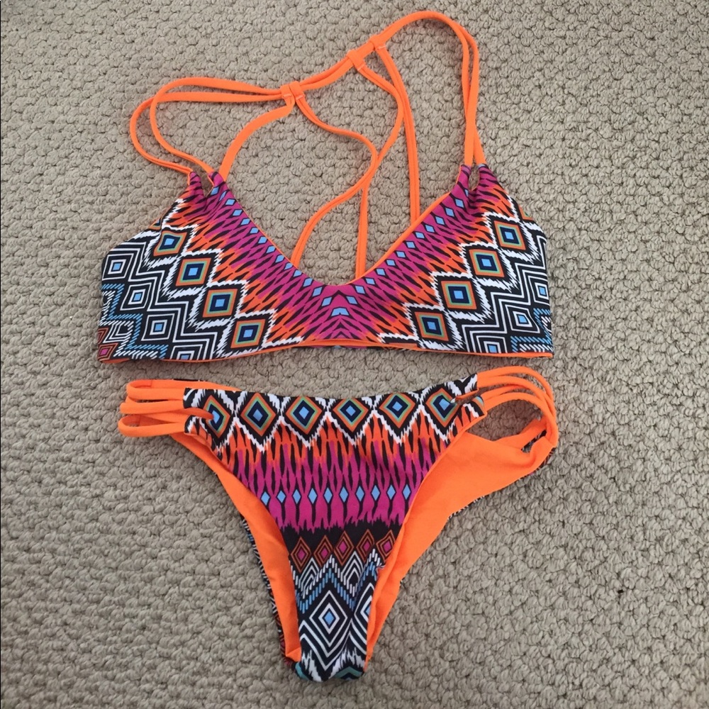 NWOT 🔺🌺🔻 Pattern Bikini Top & Bottom