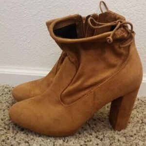NWOT Camel colored slouchy booties