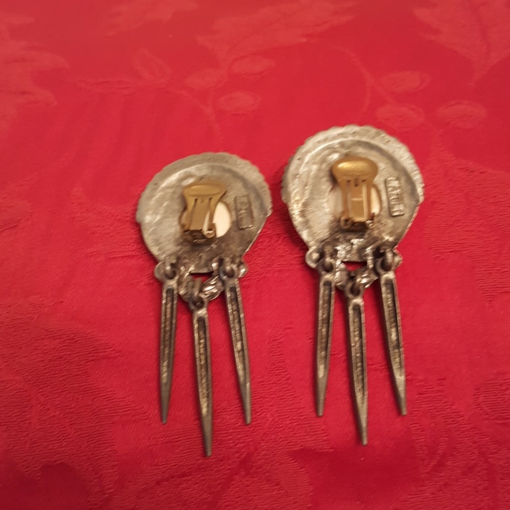 Ear Ring - Picture 2 of 3