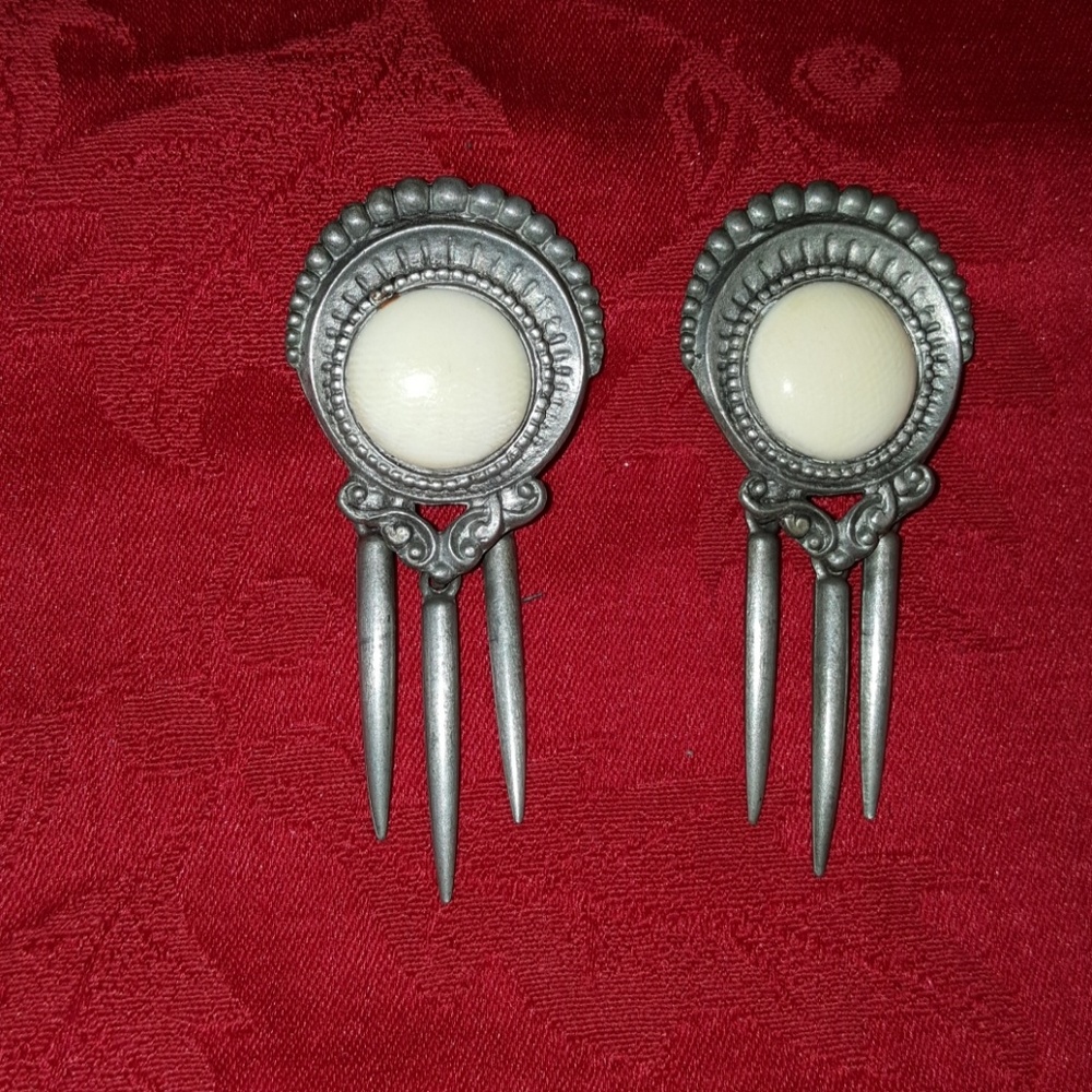 Ear Ring - Picture 3 of 3