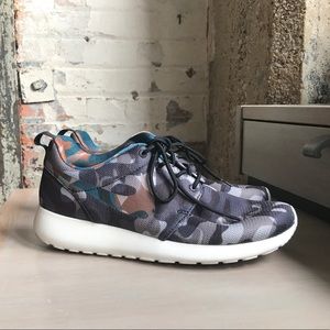 Nike Roshe Run Women's Camo Sneakers