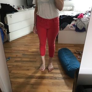 Red/pink cropped jeans