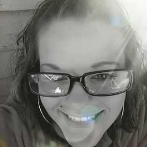 Meet your Posher, Lora