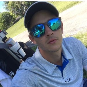 Meet your Posher, Victor