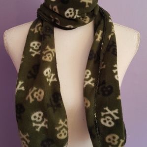 Green fleece skull scarf