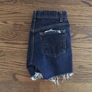 Vintage Levi's high waisted shorts - dark wash
