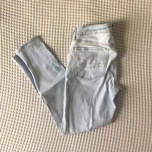 American Eagle light-wash Jegging