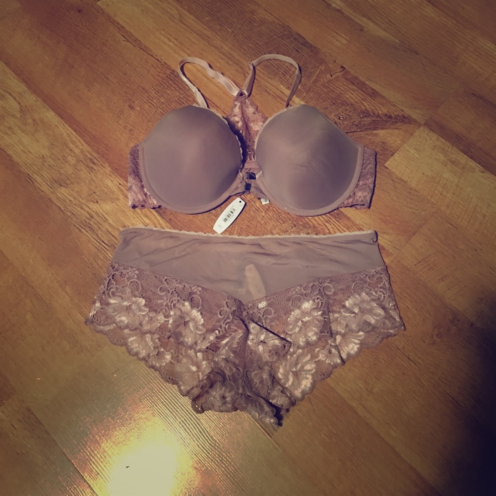 Adore Me Matching Bra and Panty Set 38D Large