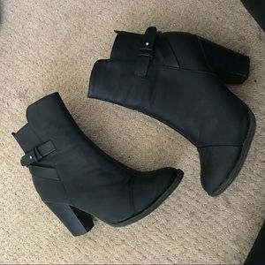 Lulus/Breckelle black ankle booties