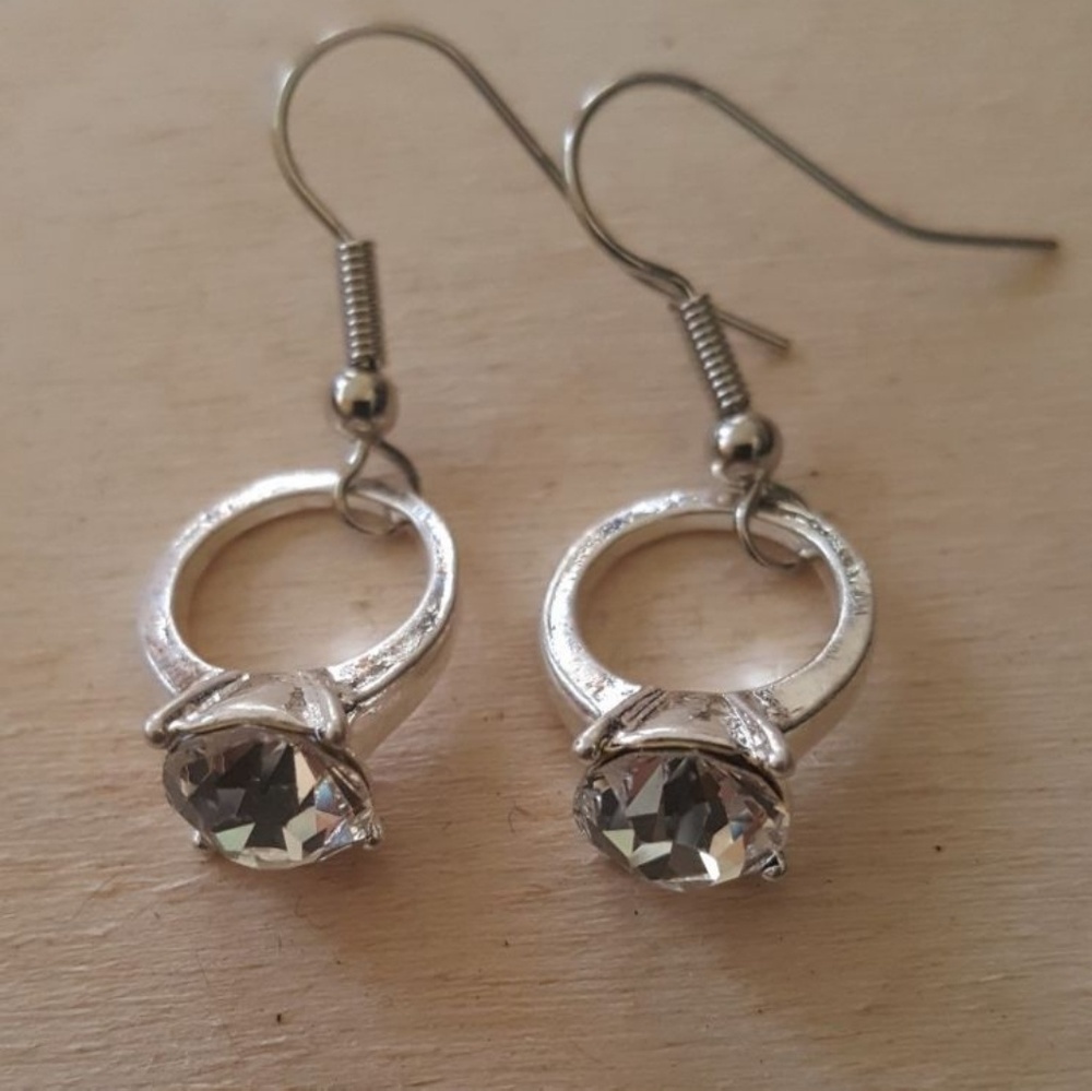 Handmade Jewelry Pierced Earrings Ring White Stone