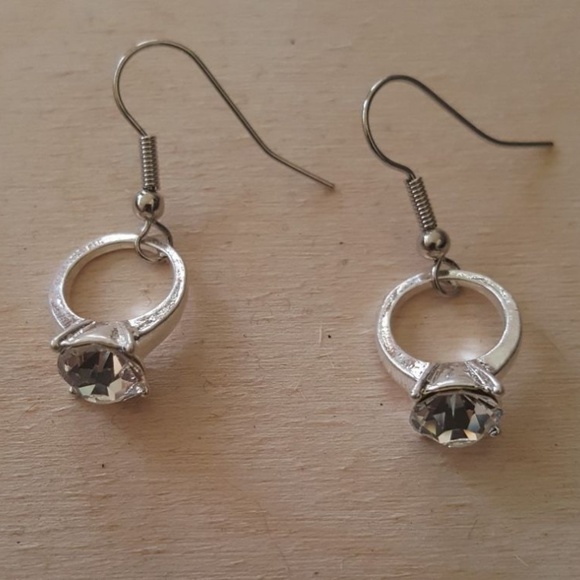 Handmade Jewelry Pierced Earrings Ring White Stone - Picture 2 of 4