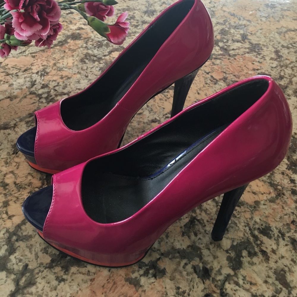 Qupid Color Block Peep Toe Pump Size 8.5 - image 3