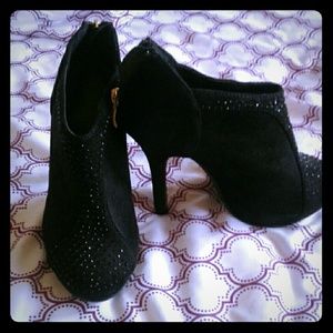 Black ankle bootie heels