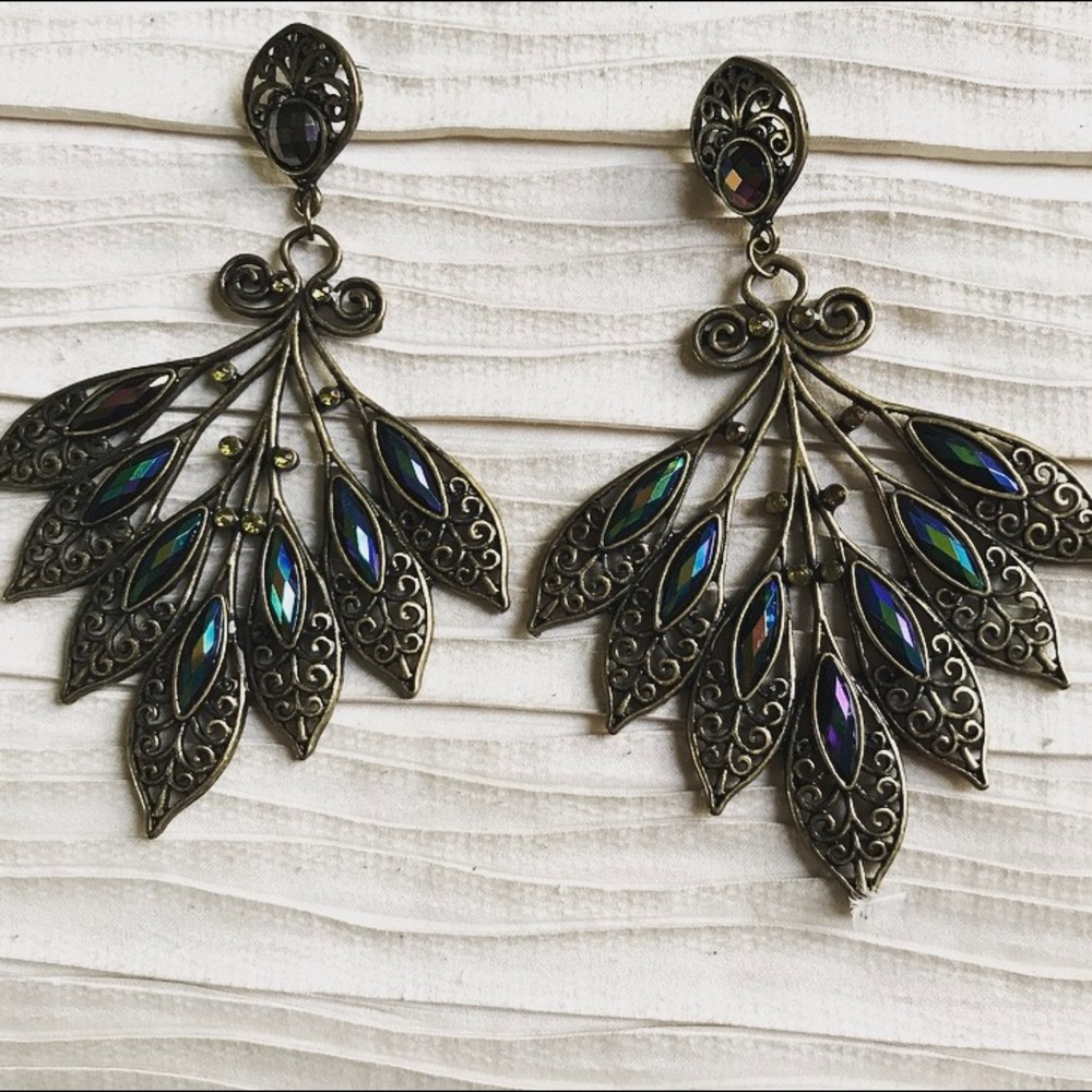 Feathered-peacock earrings😍