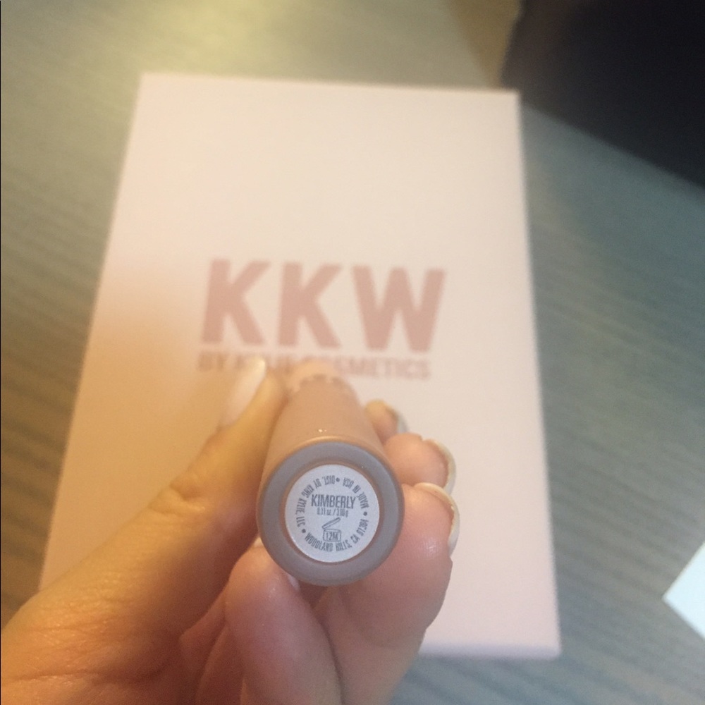 KIMBERLY LIP GLOSS.