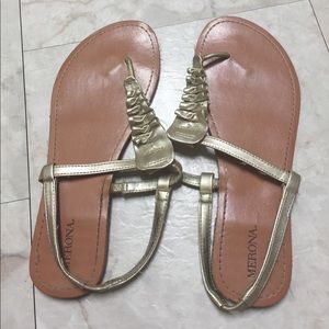 Gold flats!!🙃🙃