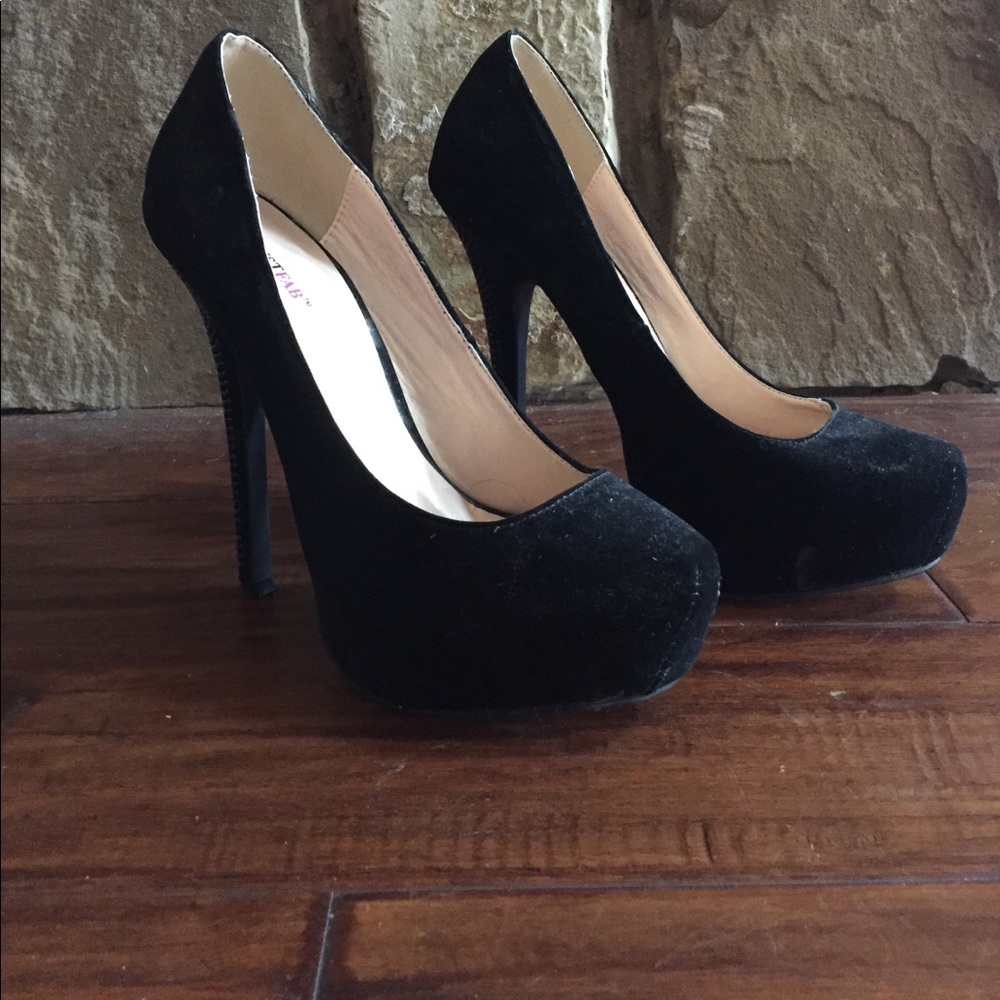 Black platform suede heels