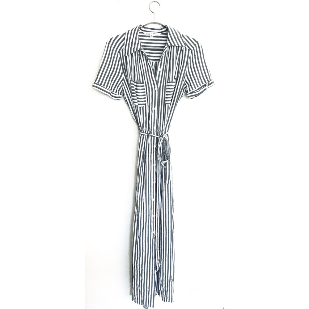 ‼️SOLD‼️Adorable grey stripe button down maxi