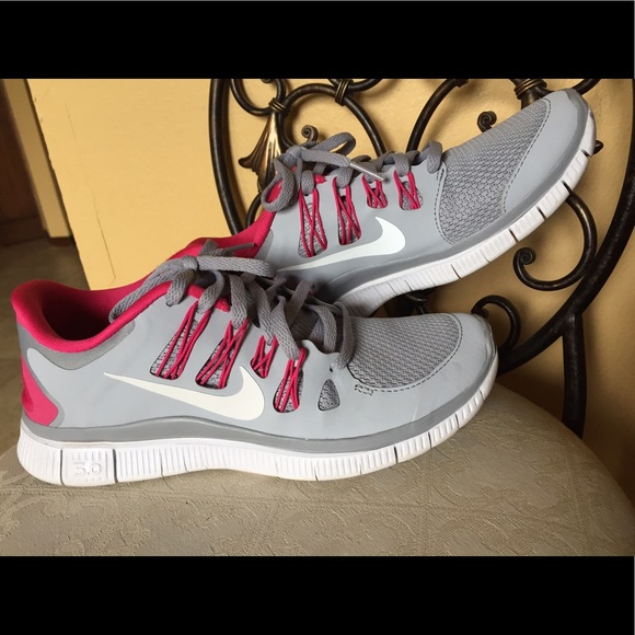 Nike Shoes - Barely worn Nike free runs ! Size 7.5