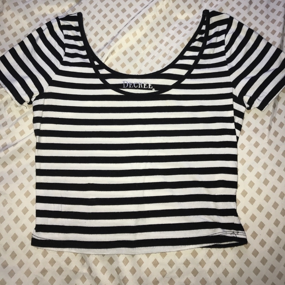 Black & white striped crop top 🎀