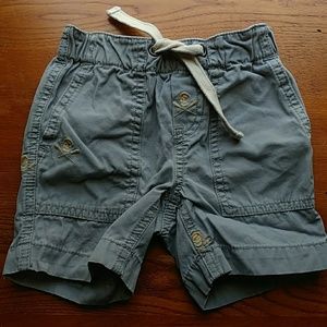 Cute skull and row bones CrewCuts shorts size 2