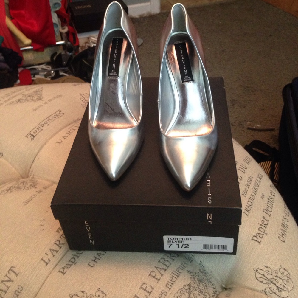 Steven by Steve Madden silver heels size 7.5 - Picture 1 of 6