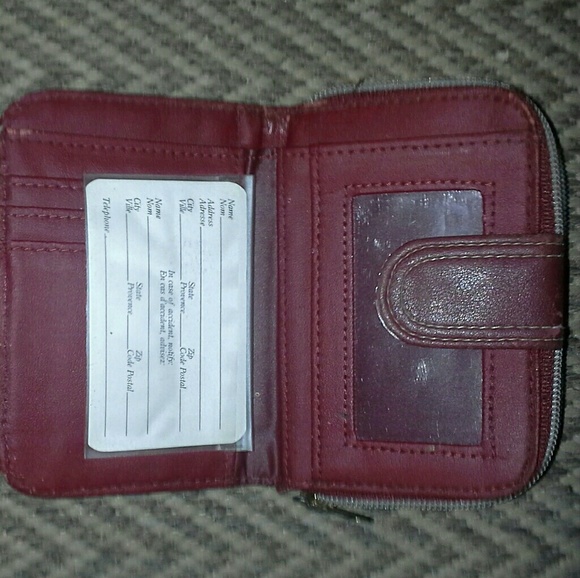 Kathy Lee Leather Wallet - Picture 2 of 4