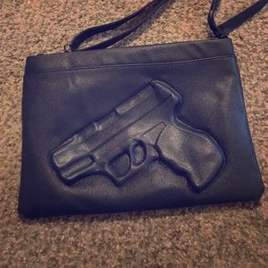 Gun handbag 🔫