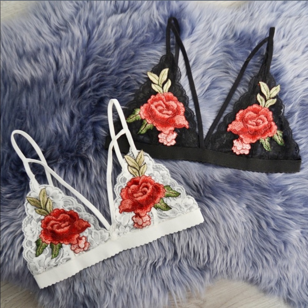 ‼️LAST 1‼️🎉HP🎉White Rose Bralette - Picture 2 of 4