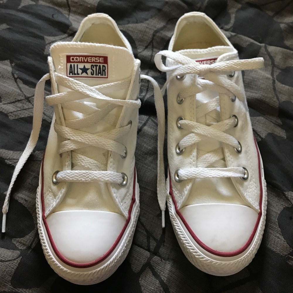 Women's converse size 6 brand new never worn