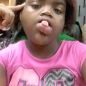 Meet your Posher, Larissa