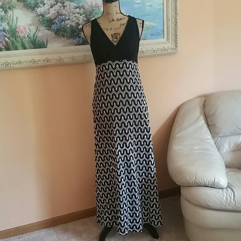 Gorgeous Karen Kane Black & White Lace Maxi Dress