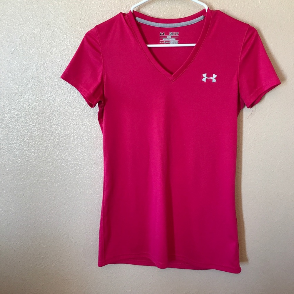 Under Armour loose fit heat gear tee.
