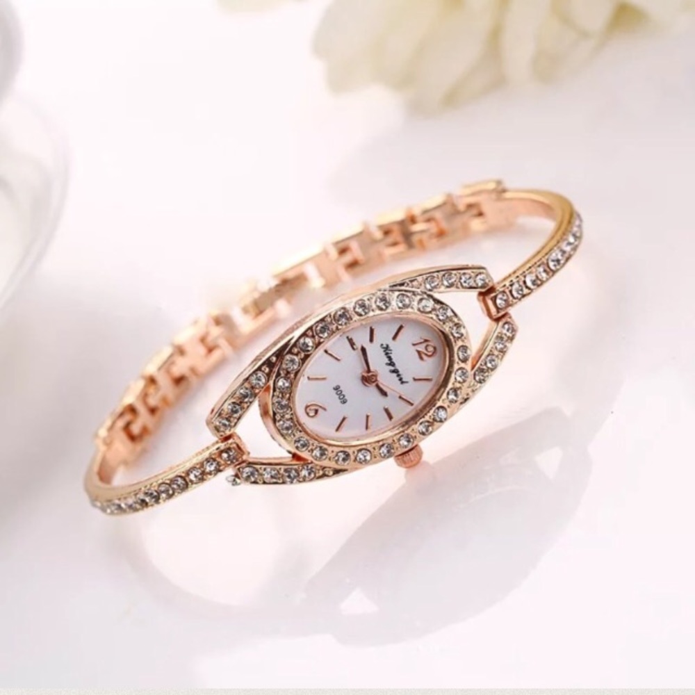 🔴🆕 Gold crystal watch