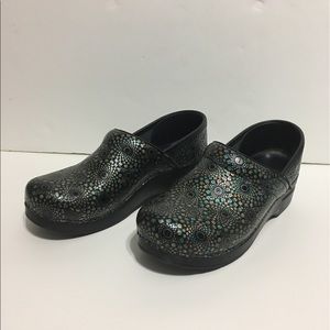 Dansko Pro in Medallion