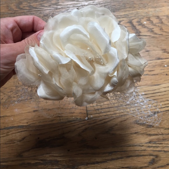 Lori London Birdcage Veil - Picture 2 of 4