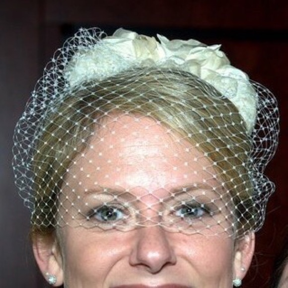 Lori London Birdcage Veil - Picture 4 of 4