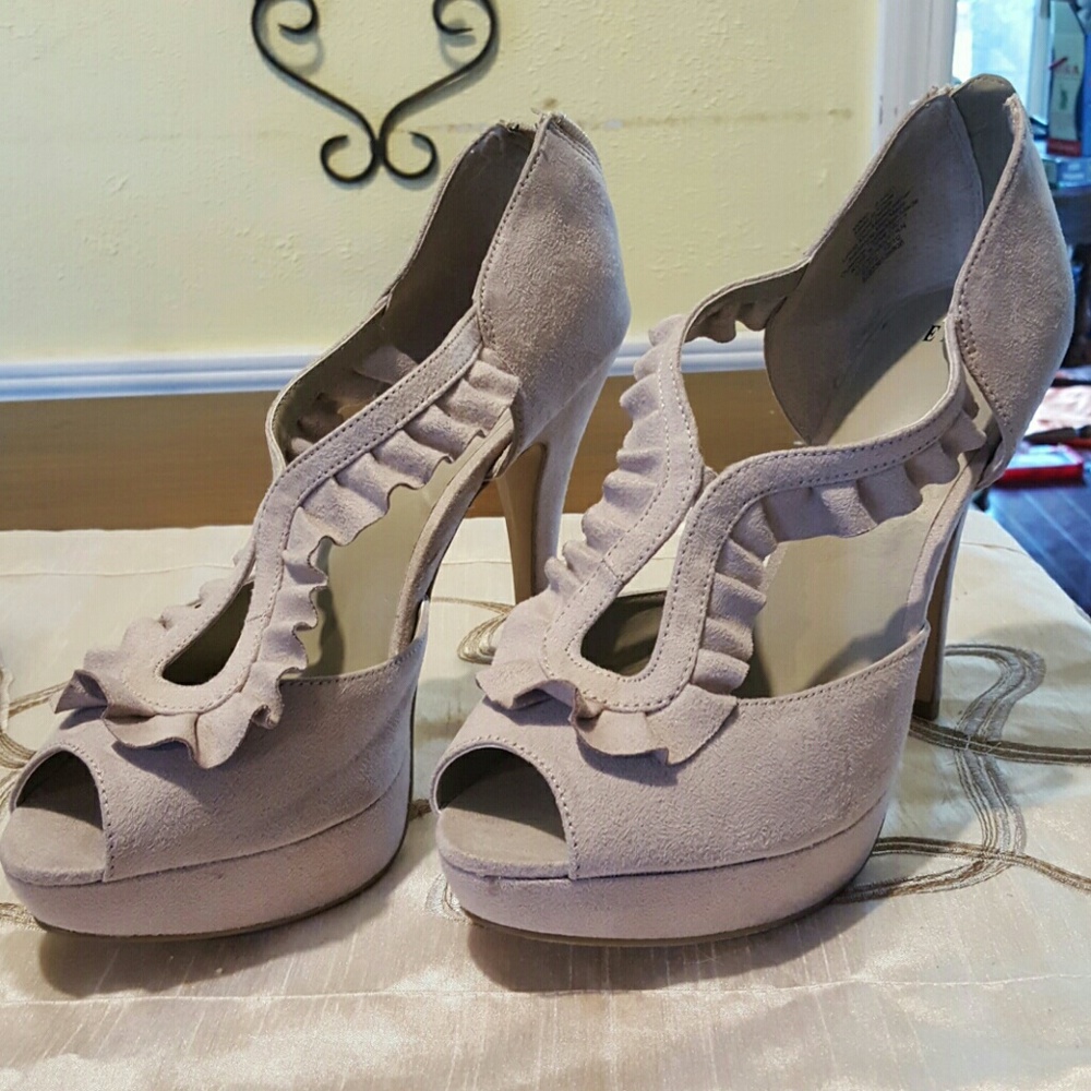 Gorgeous suede heels