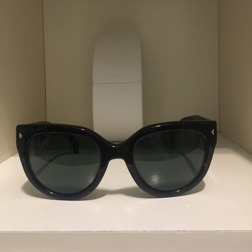 FLASH SALE Black Tortoise Shell Sunglasses SPR 170