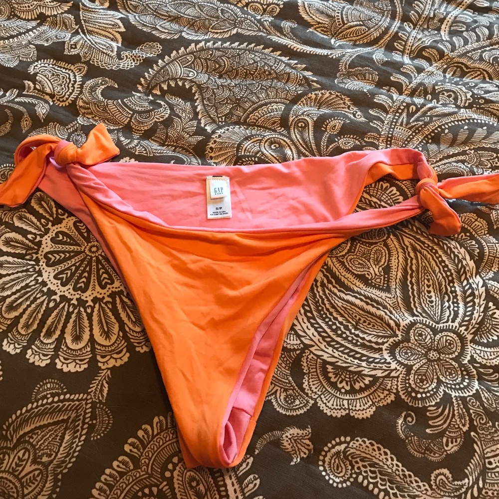 Small gap reversible bikini bottom orange and pink