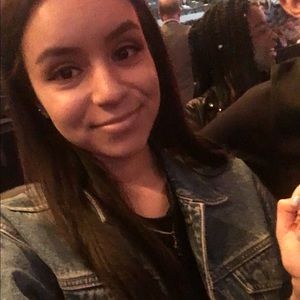 Meet your Posher, Ashley