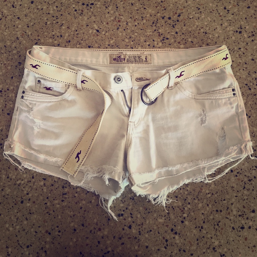 Distressed white jean shorts sz.5 Hollister