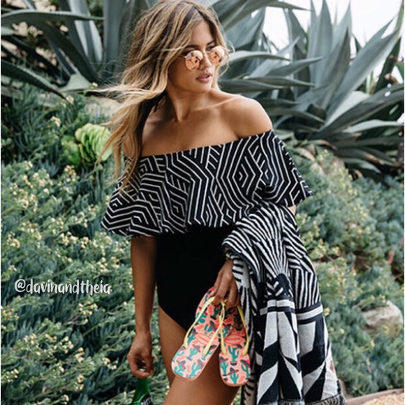 Last One‼️ HP 💖 Ruffled Off Shoulder Swimsuit - Picture 3 of 8