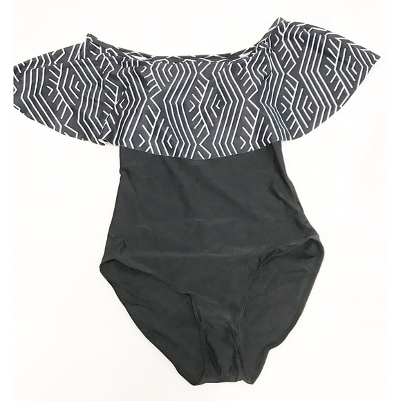 Last One‼️ HP 💖 Ruffled Off Shoulder Swimsuit - Picture 6 of 8